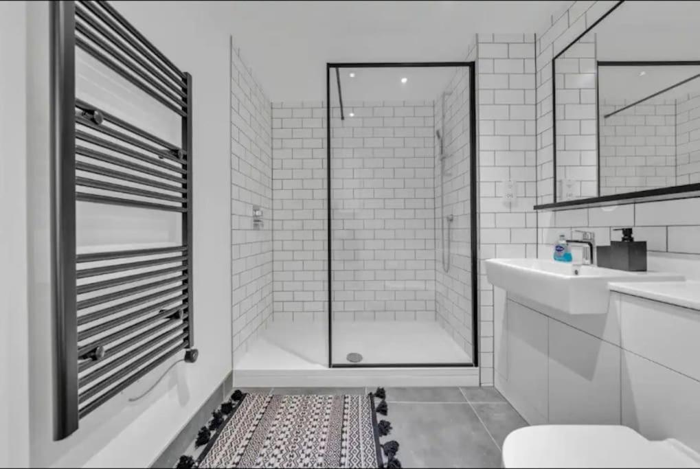 Appartement Deluxe 1 Bed In Colindale Wembley With Freewifitv à Londres Extérieur photo