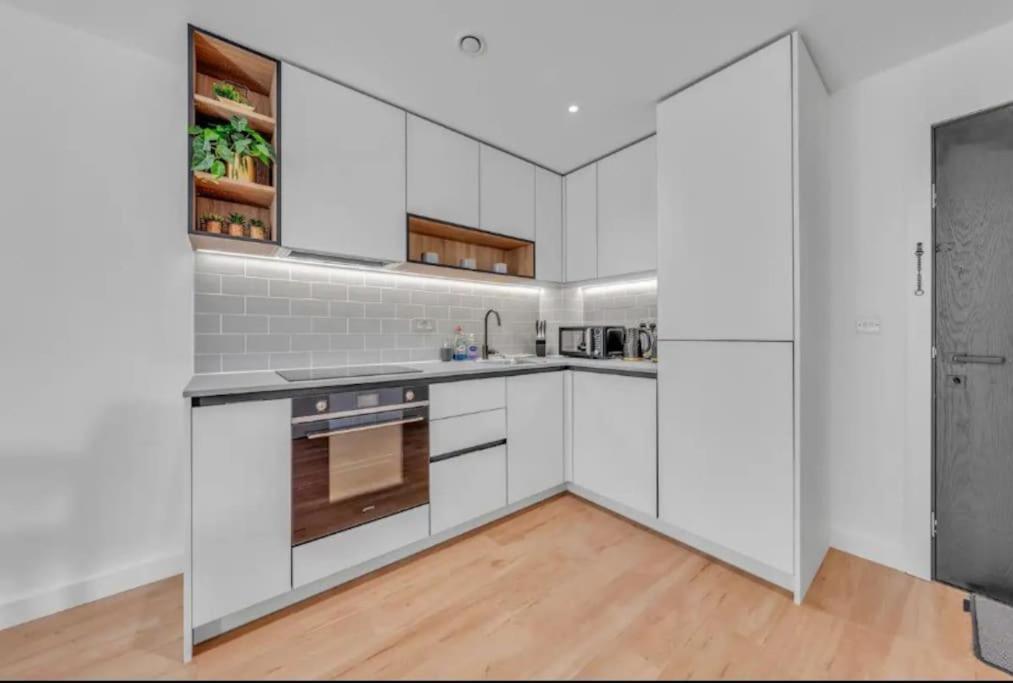 Appartement Deluxe 1 Bed In Colindale Wembley With Freewifitv à Londres Extérieur photo